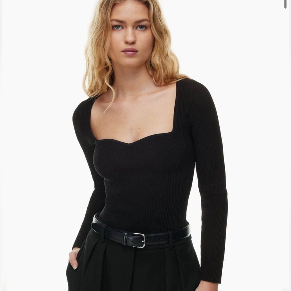 Aritzia Babaton Sculpt Knit Long sleeve with Sweetheart Neckline